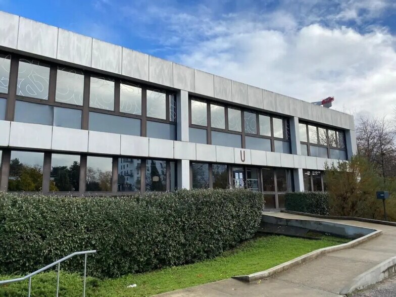 Office in Bordeaux for lease - Building Photo - Image 2 of 17