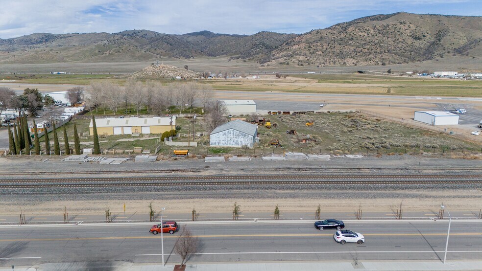 609 E H St, Tehachapi, CA à vendre - Photo du bâtiment - Image 3 de 18