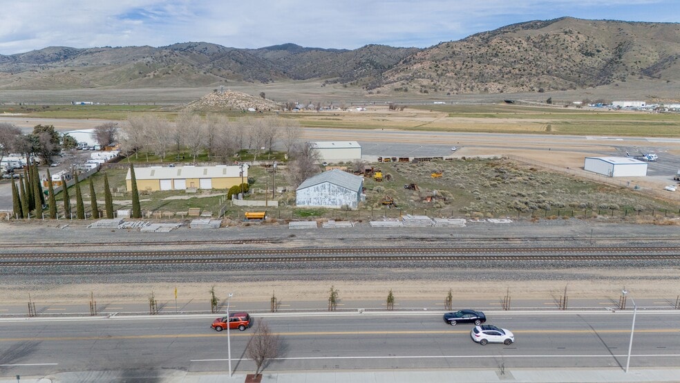 609 E H St, Tehachapi, CA à vendre - Photo du bâtiment - Image 3 de 18