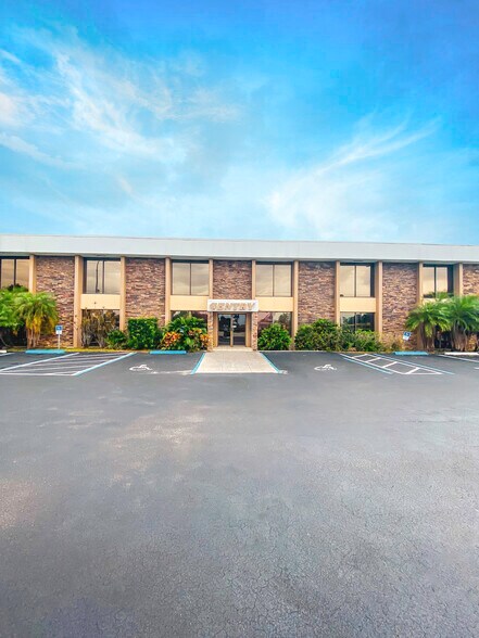 860 US Highway 1, North Palm Beach, FL à vendre - Photo du bâtiment - Image 1 de 5