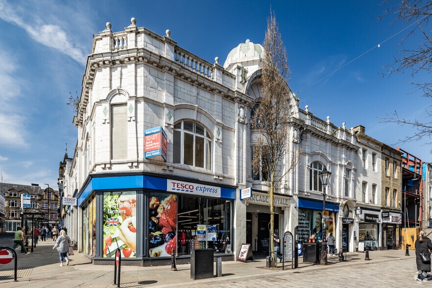 26-30 Southgate, Halifax for lease - Primary Photo - Image 1 of 2