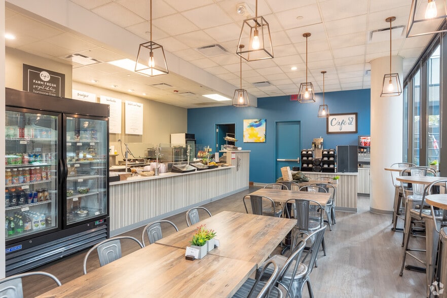 5202 Old Orchard Rd, Skokie, IL for lease - Building Photo - Image 3 of 8