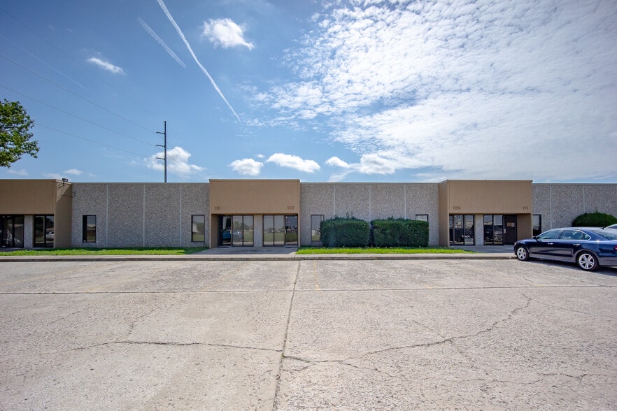 800 W Rock Creek Rd, Norman, OK à louer - Photo du bâtiment - Image 3 de 22