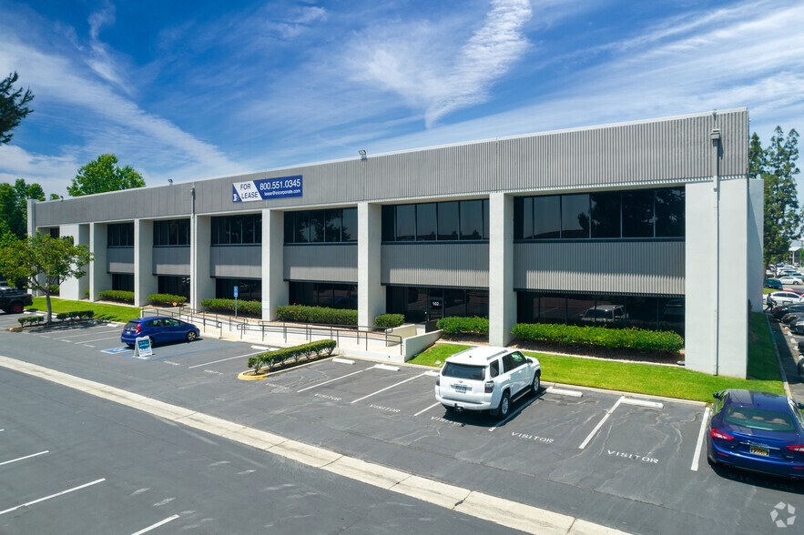 680 Langsdorf Dr, Fullerton, CA for lease - Building Photo - Image 3 of 11