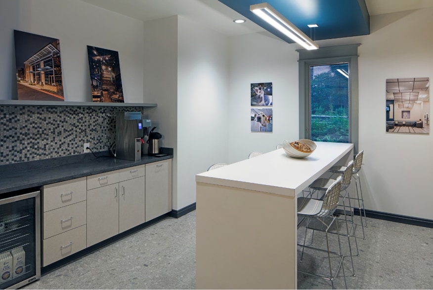6470 N Shadeland Ave, Indianapolis, IN for lease - Building Photo - Image 3 of 7