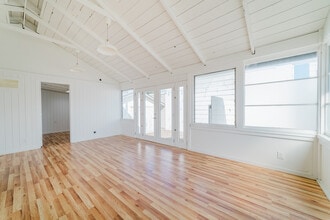 422 N Coast Highway 101, Encinitas, CA for lease Interior Photo- Image 2 of 11