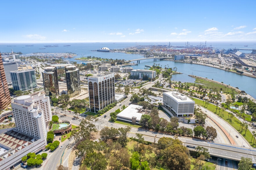 Golden Shore portfolio of 3 properties for sale on LoopNet.ca - Building Photo - Image 1 of 5