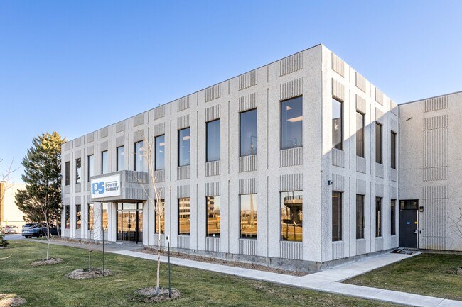 Plus de détails pour 7850 Rte Transcanadienne, Montréal, QC - Industriel à louer