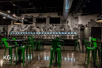 2211 N Milwaukee Ave, Chicago, IL à louer Photo intérieure- Image 2 de 4