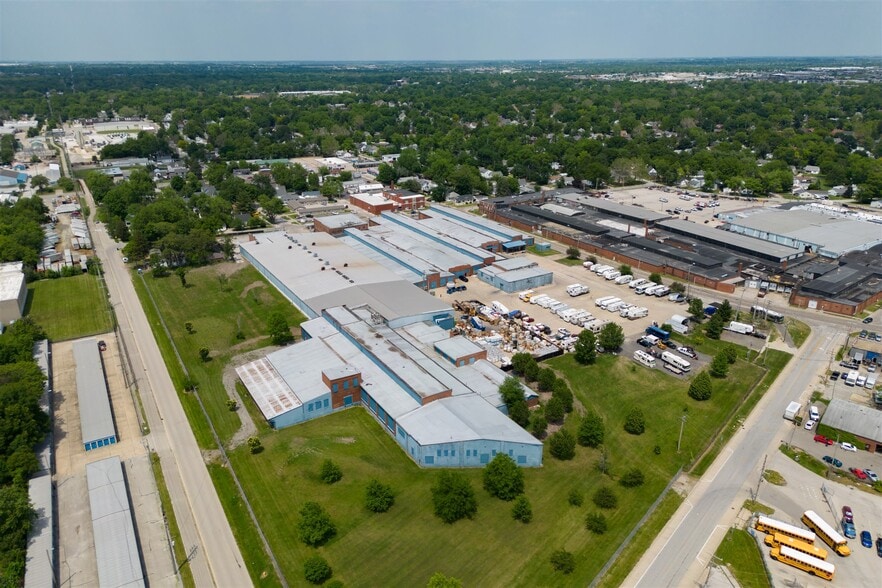 1100 E Bell St, Bloomington, IL for lease - Aerial - Image 3 of 25