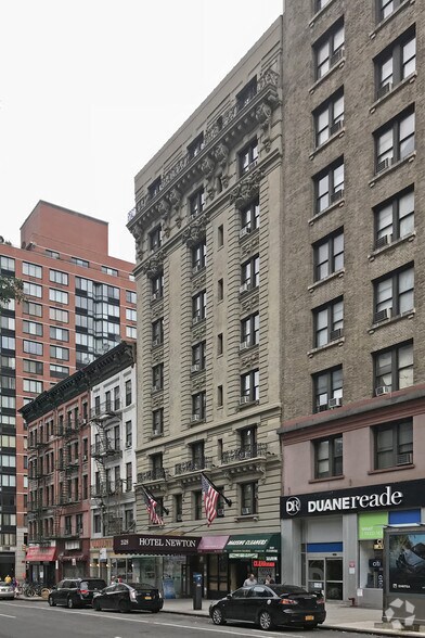 2528 Broadway, New York, NY à louer - Photo du bâtiment - Image 2 de 4