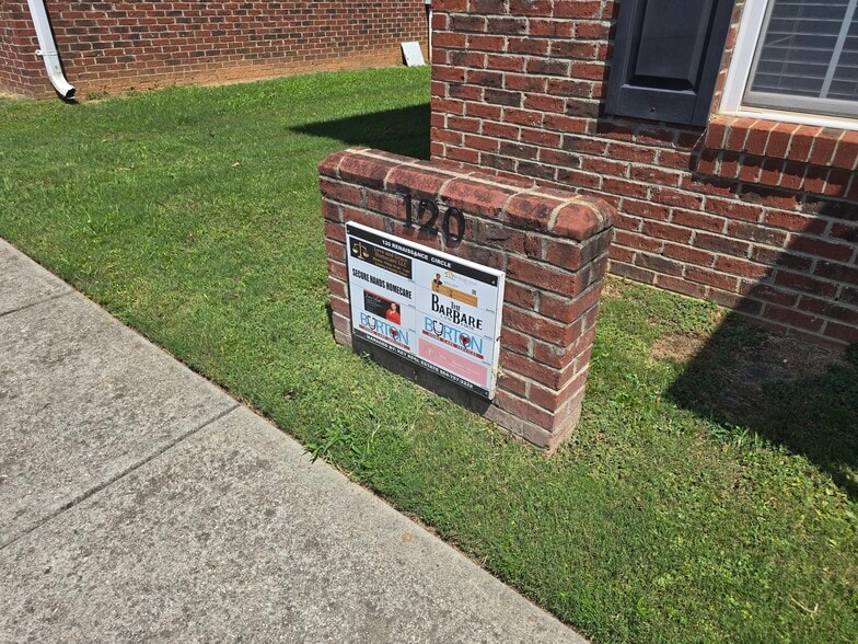 120 Renaissance Cir, Mauldin, SC for lease - Building Photo - Image 2 of 3