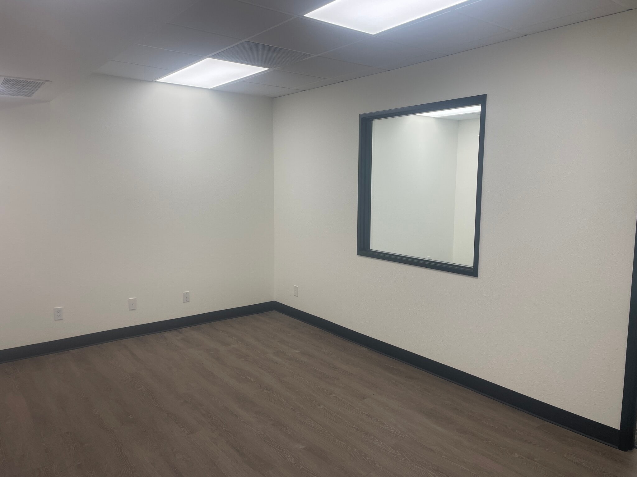 15405 SW 116th Ave, King City, OR for lease Interior Photo- Image 1 of 6