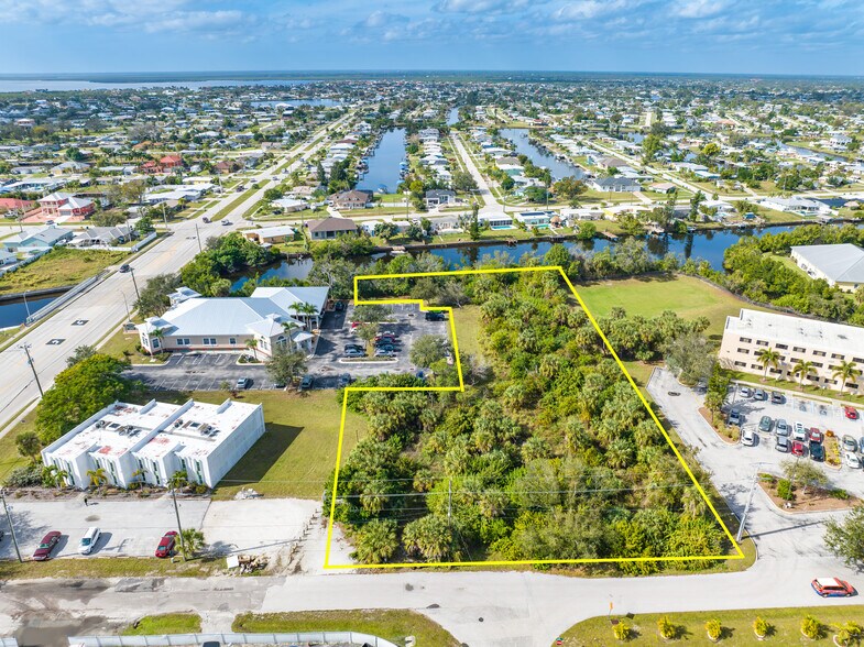 4445 Lister St, Port Charlotte, FL à vendre - Photo principale - Image 2 de 8