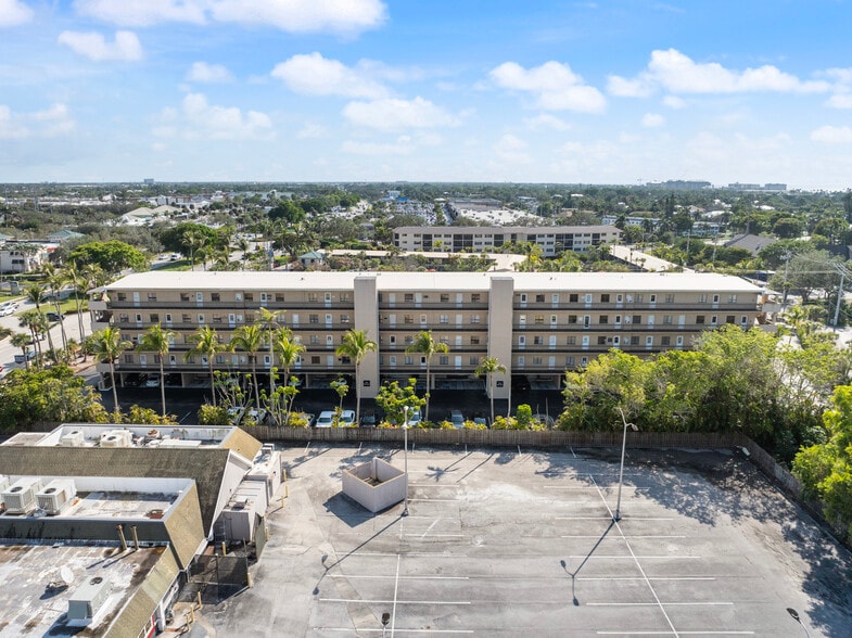 2335 tamiami Trl N, Naples, FL for lease - Building Photo - Image 2 of 8