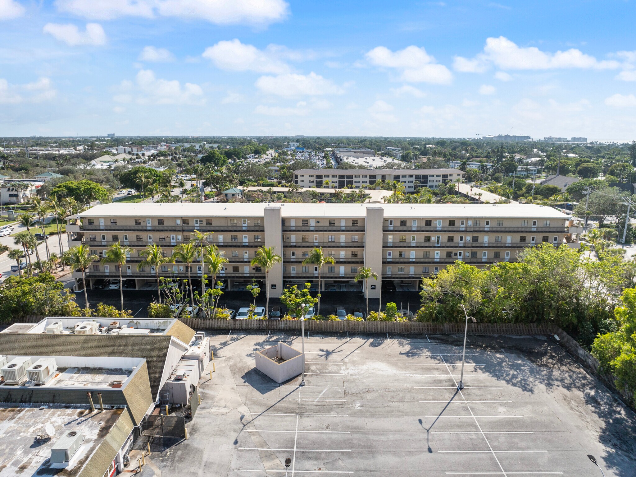 2335 Tamiami Trl N, Naples, FL for lease Building Photo- Image 1 of 7