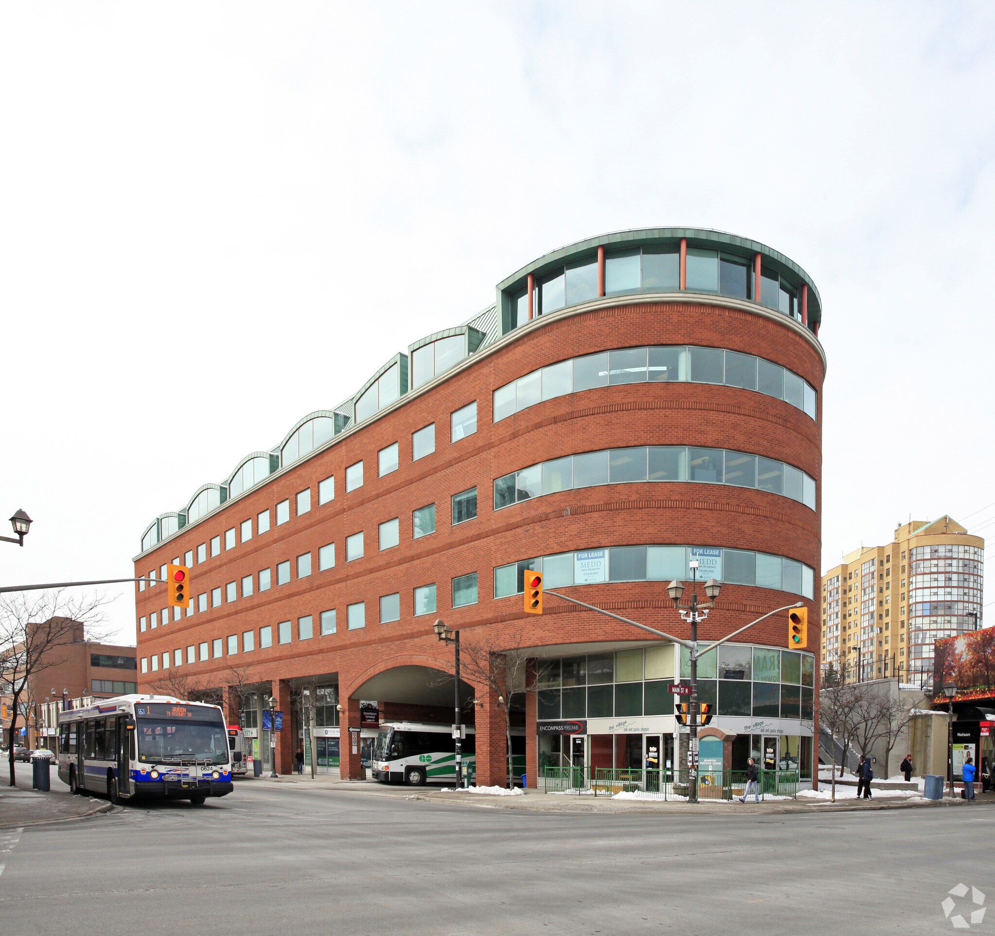 8 Nelson St W, Brampton, ON à vendre Photo principale- Image 1 de 1