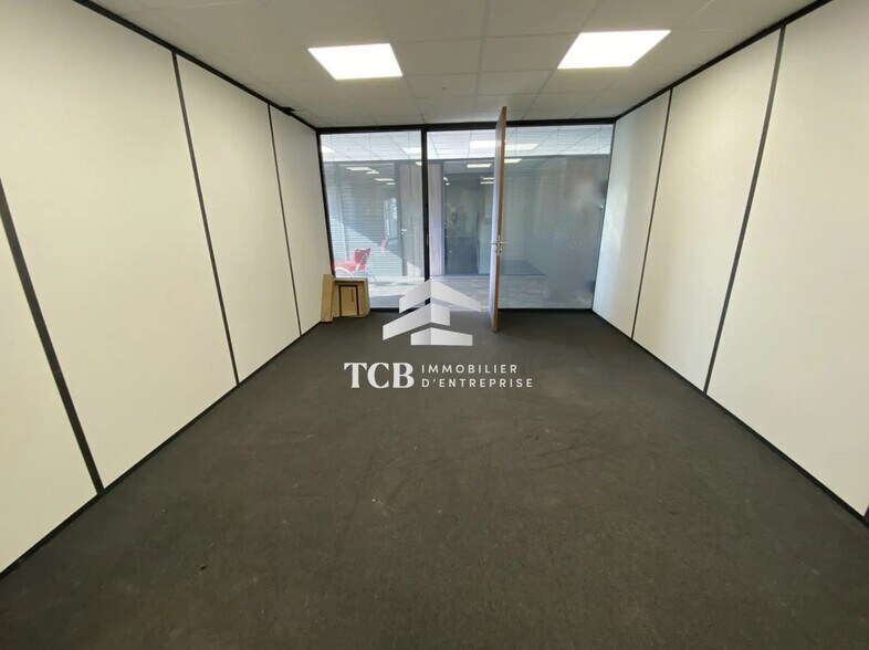 Flex dans Couëron à louer - Photo du bâtiment - Image 2 de 4