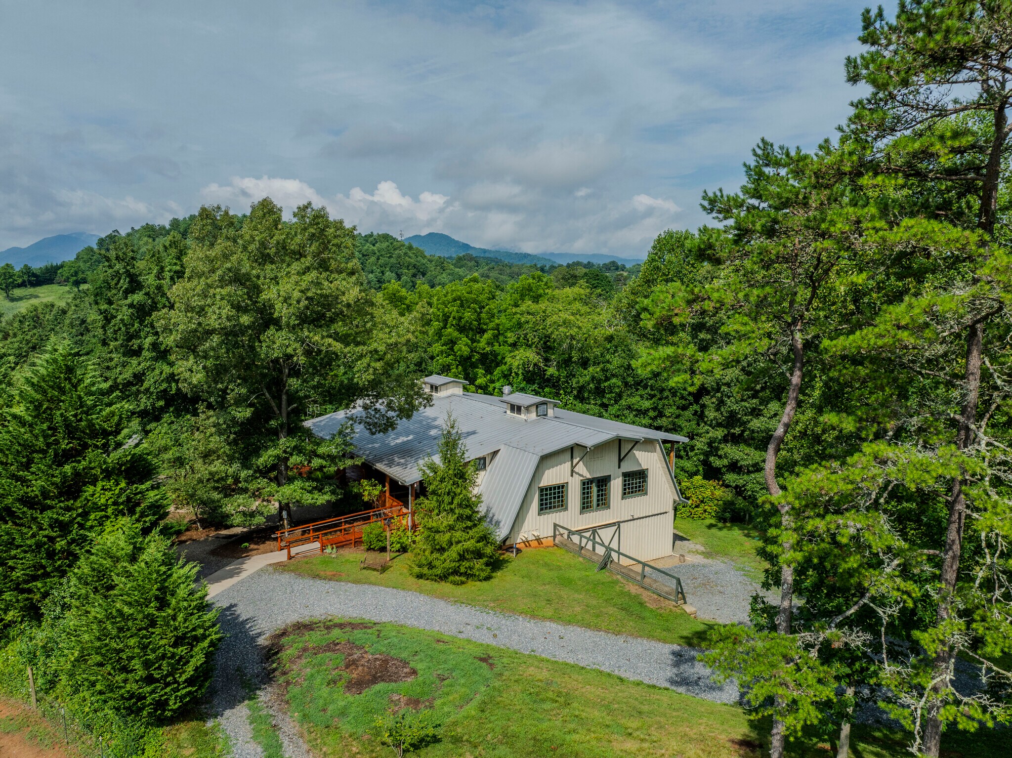 305 Sluder Branch Rd, Leicester, NC à vendre Photo du bâtiment- Image 1 de 1