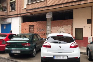 Plus de détails pour Multi-résidentiel à vendre