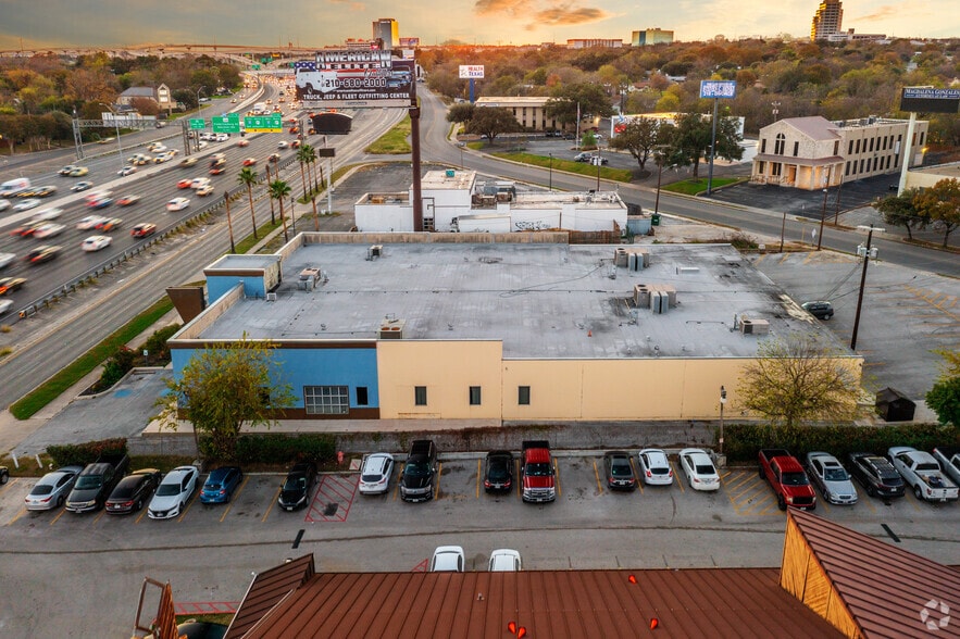 2819 NW Loop 410, San Antonio, TX à vendre - Photo du bâtiment - Image 2 de 3