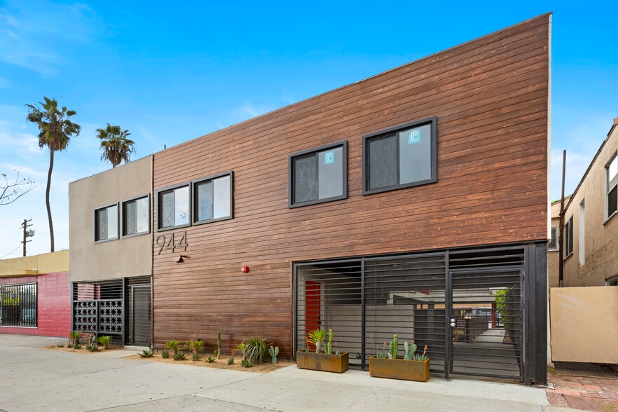 944 Pacific Ave, Long Beach, CA for sale - Primary Photo - Image 2 of 7