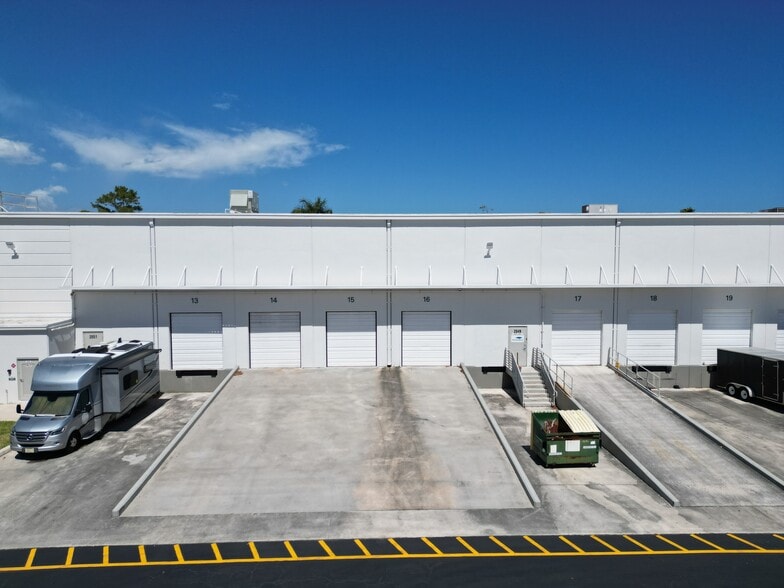 2049 High Ridge Rd, Boynton Beach, FL for lease - Building Photo - Image 3 of 6
