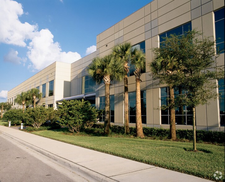 8415 South Park Cir, Orlando, FL à louer - Photo du bâtiment - Image 2 de 10