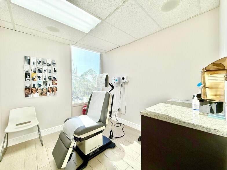 12550 Biscayne Blvd, North Miami, FL for sale - Building Photo - Image 2 of 108