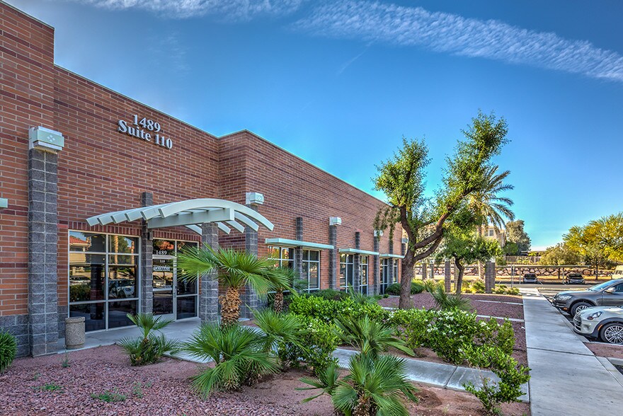 1489 W Warm Springs Rd, Henderson, NV à louer - Photo du bâtiment - Image 2 de 5