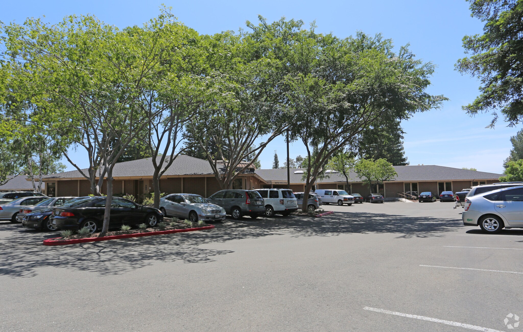 1399 Ygnacio Valley Rd, Walnut Creek, CA à louer Photo du bâtiment- Image 1 de 17