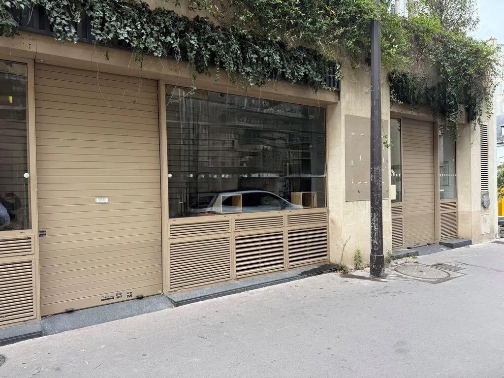 Retail in Paris for sale Building Photo- Image 1 of 5