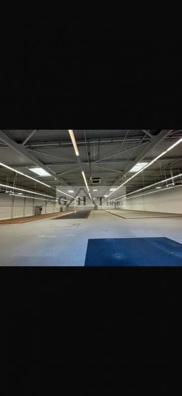 Retail in Ballainvilliers for lease Interior Photo- Image 1 of 2