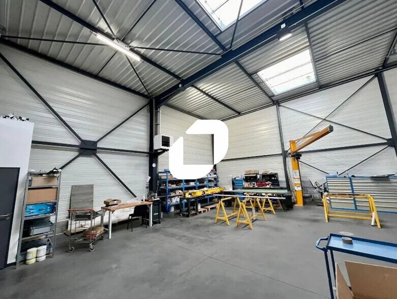 Office in Chassieu for lease - Interior Photo - Image 3 of 9