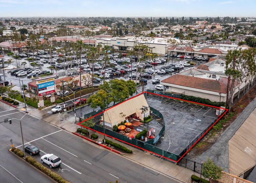 12056 Carson St, Hawaiian Gardens, CA à louer - Photo du bâtiment - Image 2 de 7