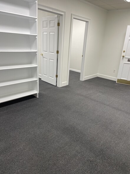 680 Village Trce NE, Marietta, GA for lease - Interior Photo - Image 3 of 12