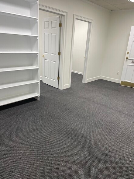 680 Village Trce NE, Marietta, GA à louer - Photo intérieure - Image 3 de 12