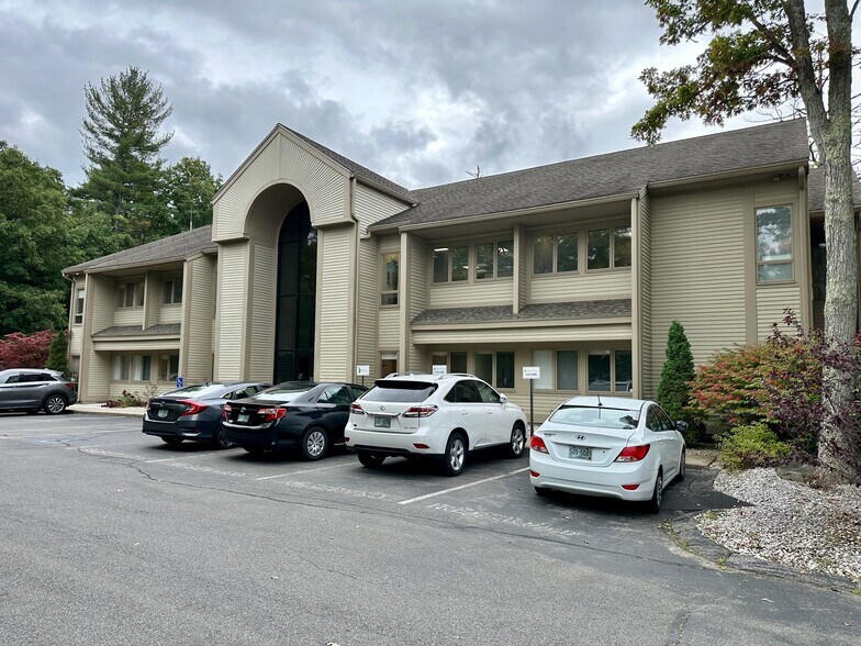 103 Stiles Rd, Salem, NH à louer - Photo du bâtiment - Image 3 de 16