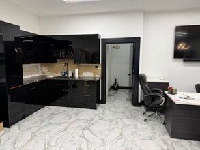 8567 S 212th St, Kent, WA for lease Interior Photo- Image 1 of 4