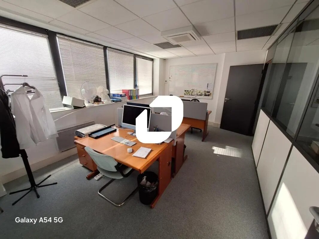 55 Rue D'Aguesseau, Boulogne-Billancourt for lease Interior Photo- Image 1 of 10