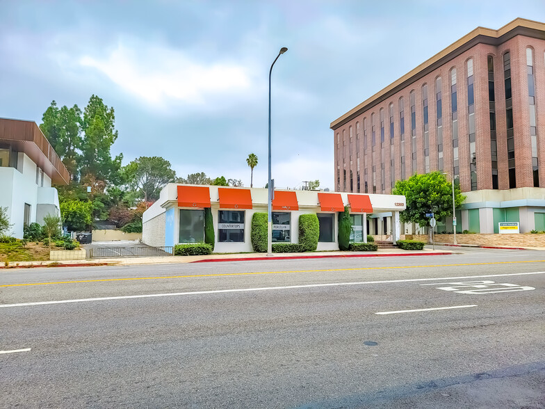 12353 Wilshire Blvd, Los Angeles, CA for lease - Primary Photo - Image 1 of 9