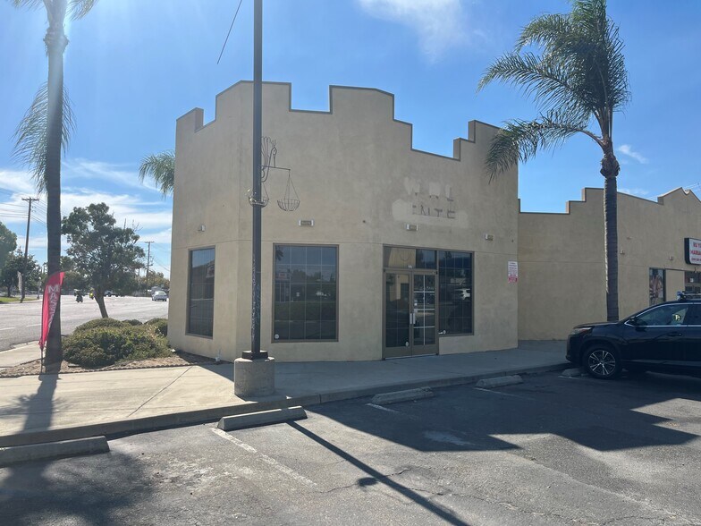 219-227 W Canal Dr, Turlock, CA à louer - Photo du bâtiment - Image 2 de 7