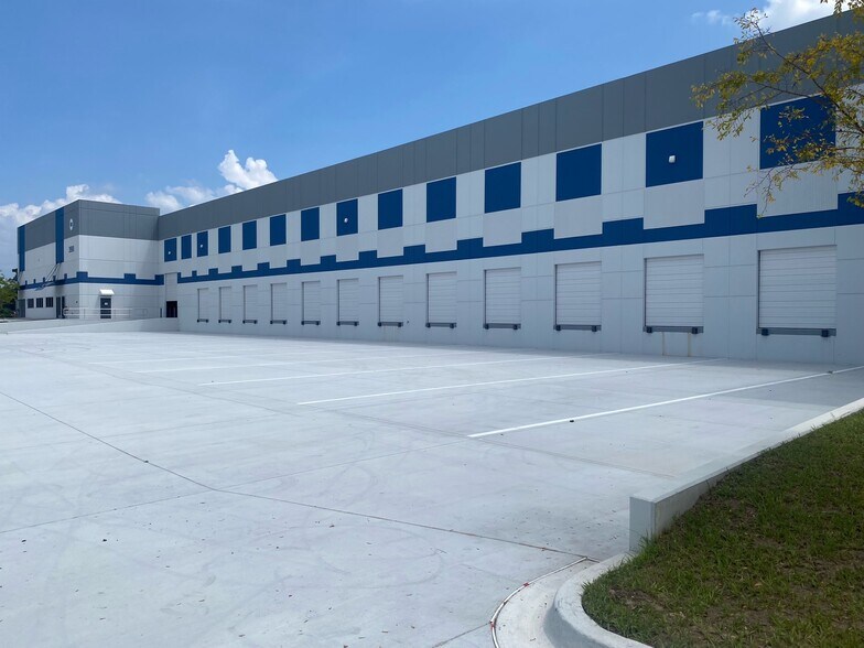 2690 Port Industrial Dr, Jacksonville, FL à louer - Photo du bâtiment - Image 1 de 4