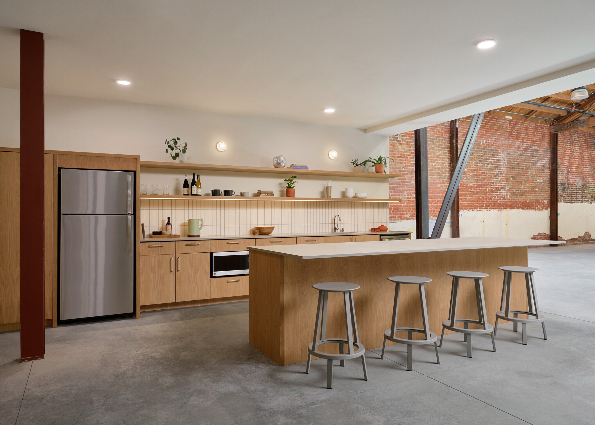 407 Molino St, Los Angeles, CA for lease Building Photo- Image 1 of 9