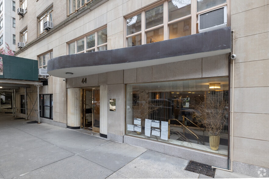 44 E 67th St, New York, NY for lease - Building Photo - Image 2 of 3