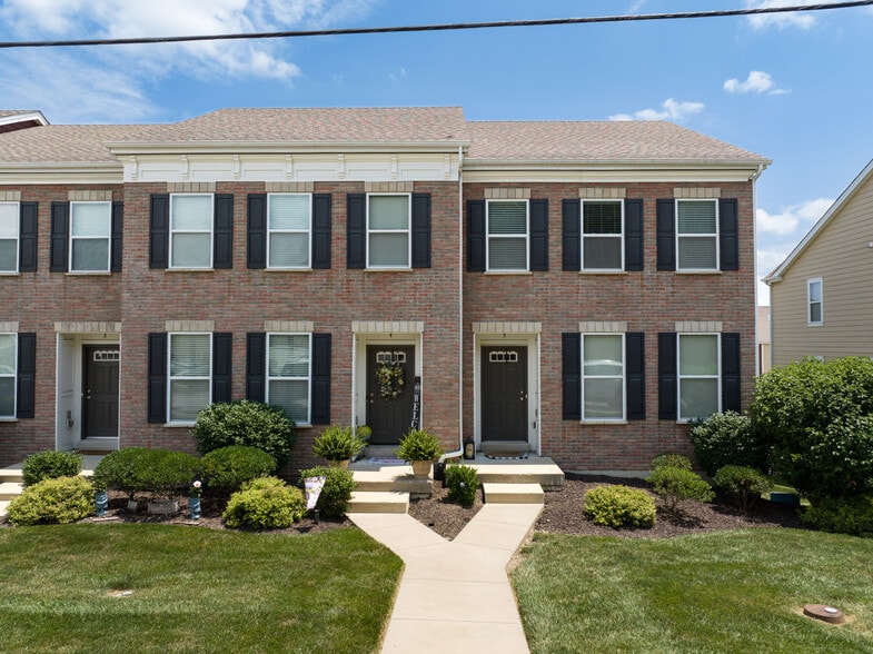 238 W Wellspring Way, Saint Charles, MO for sale - Building Photo - Image 3 of 22