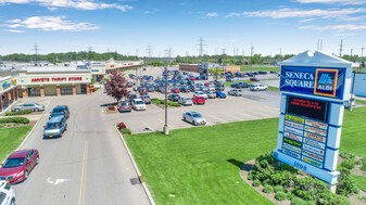 Seneca Square Shopping Ctr - Entrepôt