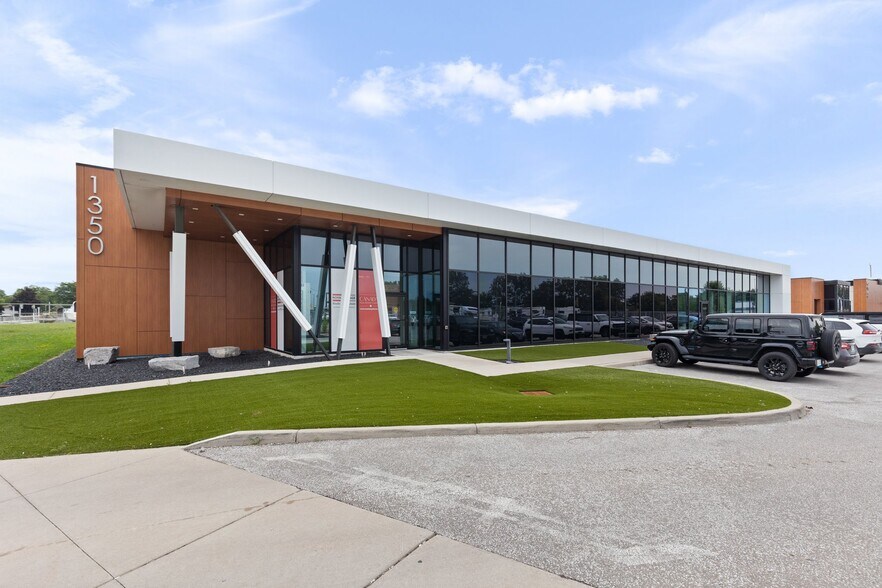 1350 Provincial Rd, Windsor, ON for lease - Primary Photo - Image 1 of 1
