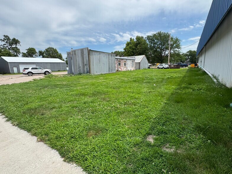 214 Smith Ave, Kenesaw, NE à vendre - Photo du bâtiment - Image 2 de 10