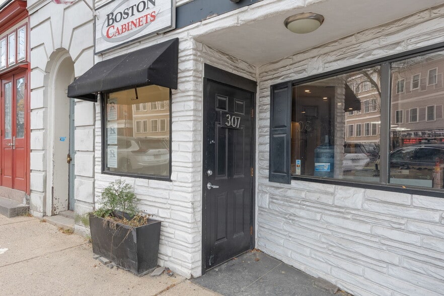 307 W Broadway, Boston, MA for lease - Building Photo - Image 3 of 4
